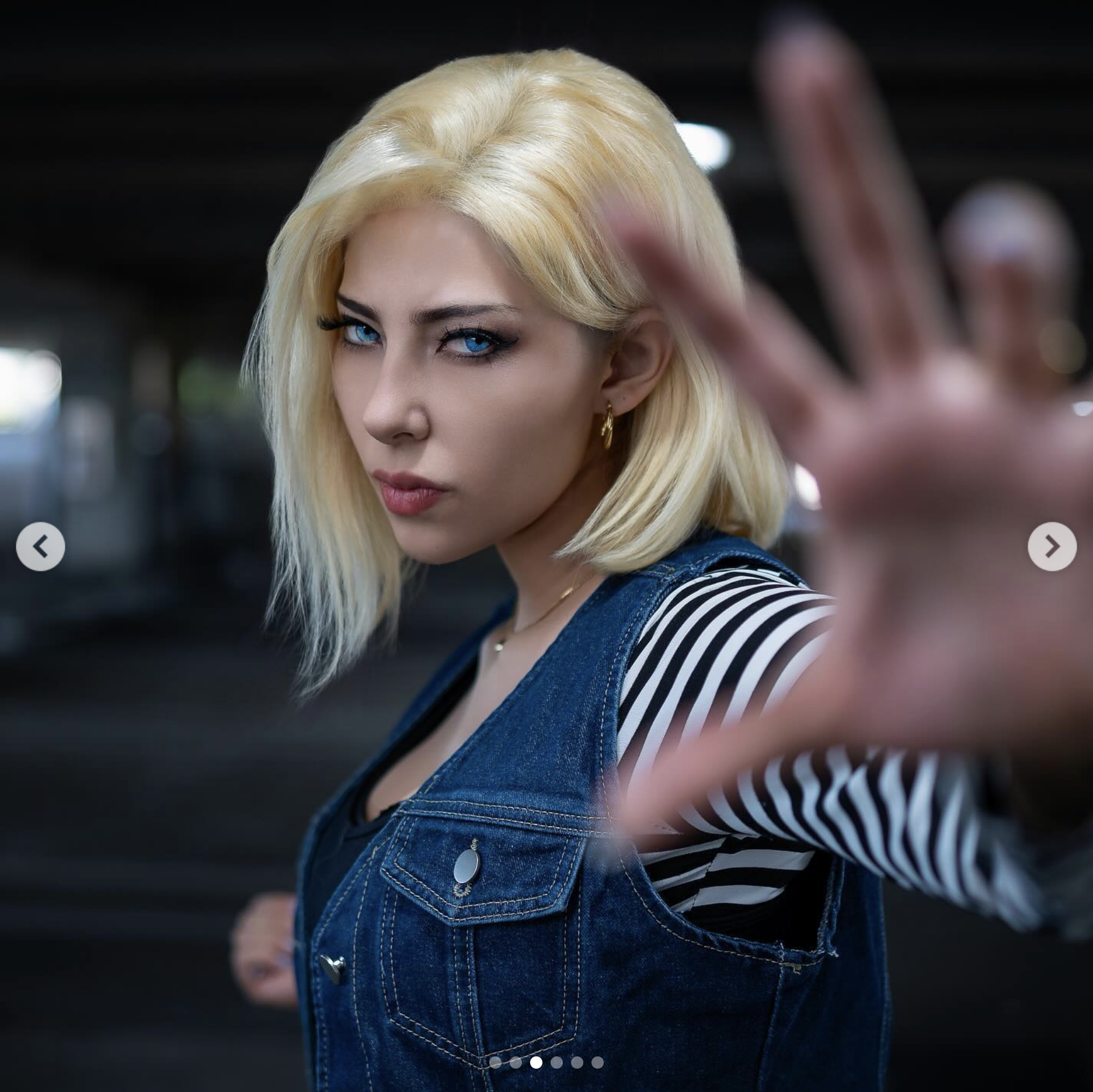 Cosplay de Androide 18 inspirado en el personaje de Dragon Ball Z