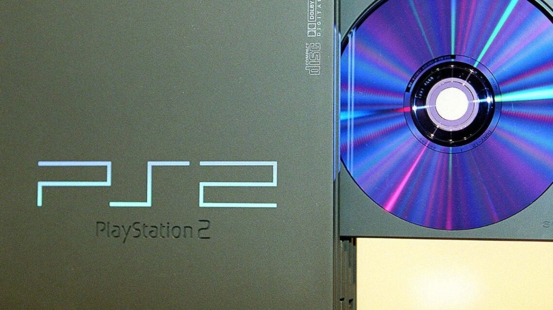 PlayStation 2 utilizado como reproductor de DVD a principios de los años 2000.
