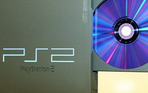 PlayStation 2 utilizado como reproductor de DVD a principios de los años 2000.